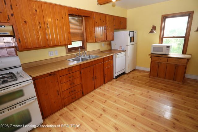 615 N Grace Street, Lansing, MI 48917