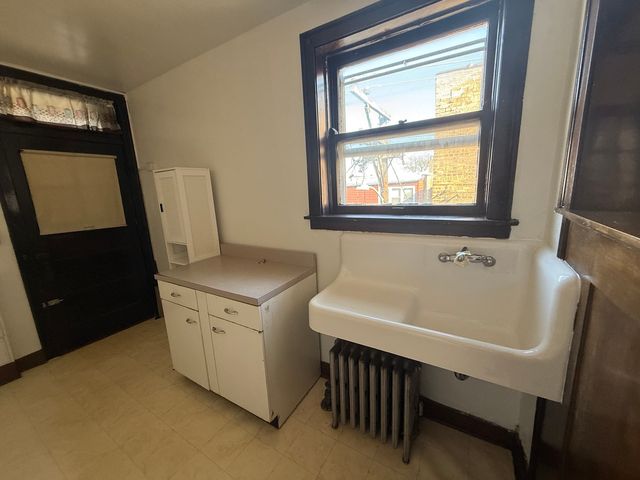 6645 W 21st Street 206, Berwyn, IL 60402