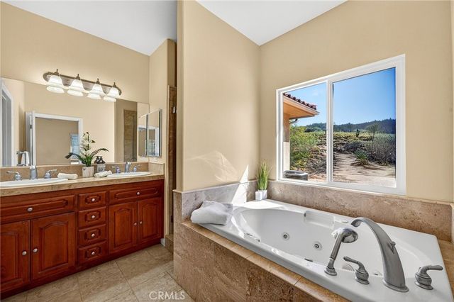 39475 Bruce Lane, Temecula, CA 92592