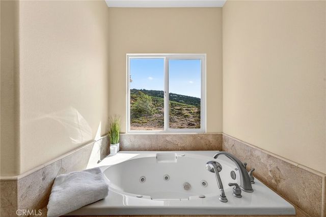 39475 Bruce Lane, Temecula, CA 92592