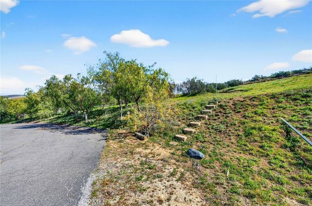 39475 Bruce Lane, Temecula, CA 92592
