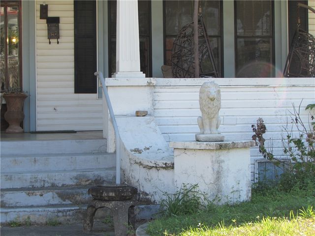 915 Carswell Ave, Waycross, GA 31501