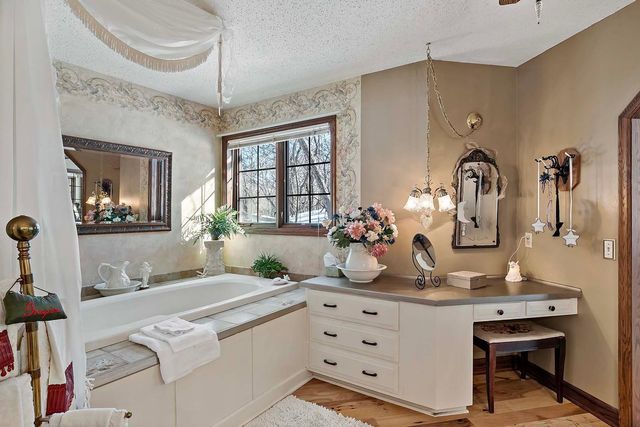 8250 Havelock Court, Apple Valley, MN 55124