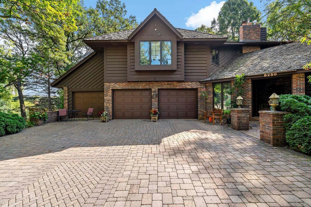 8250 Havelock Court, Apple Valley, MN 55124