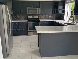 10000 NW 4th St, Plantation, FL 33324