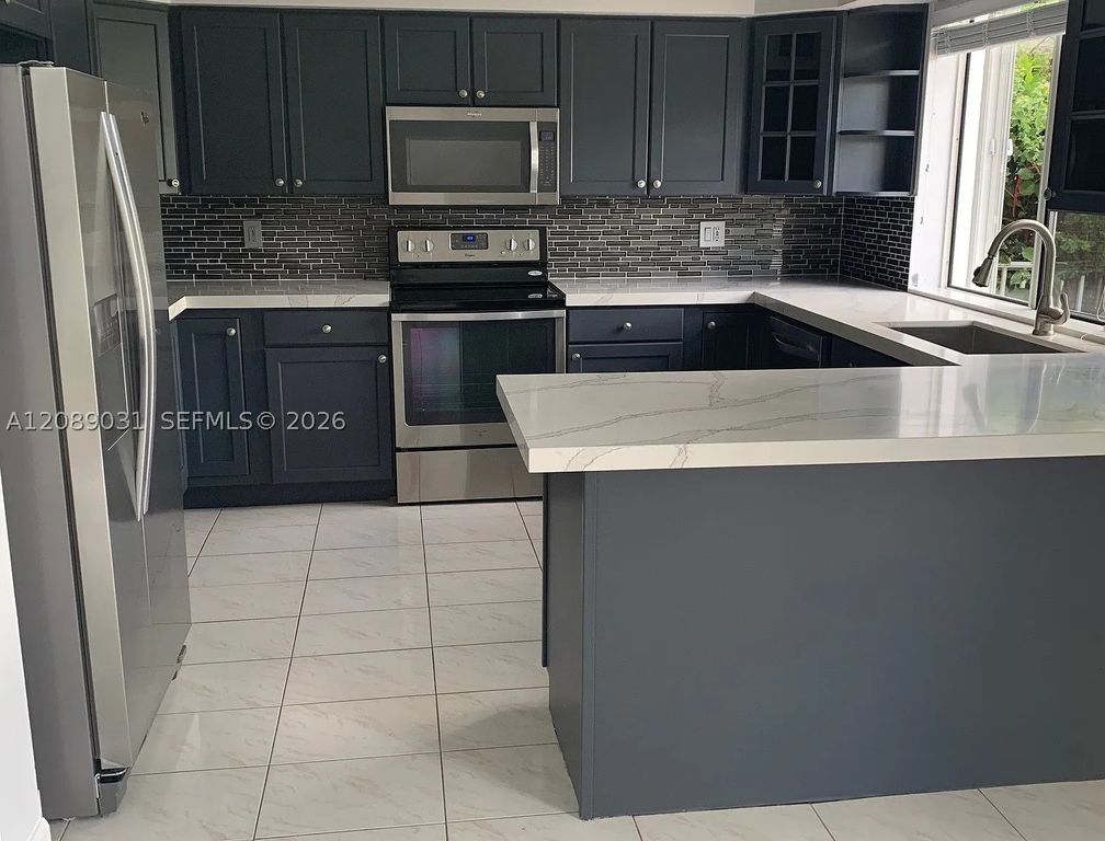10000 NW 4th St, Plantation, FL 33324