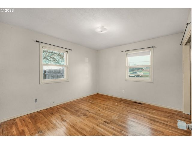 915 E MARQUAM St, Mt Angel, OR 97362