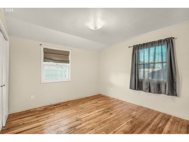 915 E MARQUAM St, Mt Angel, OR 97362