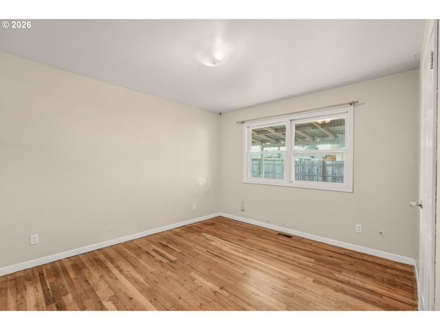 915 E MARQUAM St, Mt Angel, OR 97362