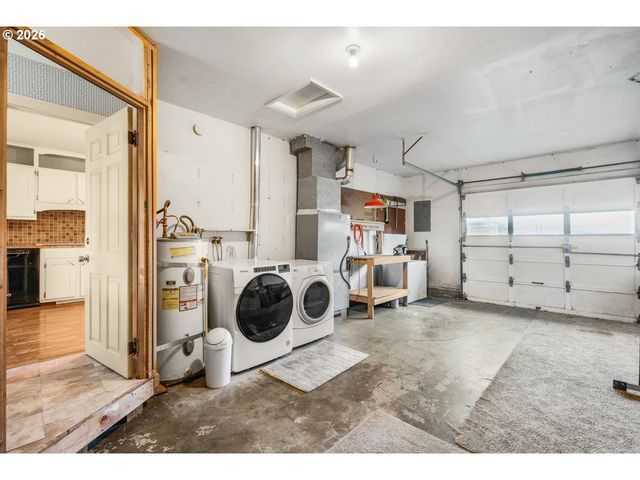 915 E MARQUAM St, Mt Angel, OR 97362