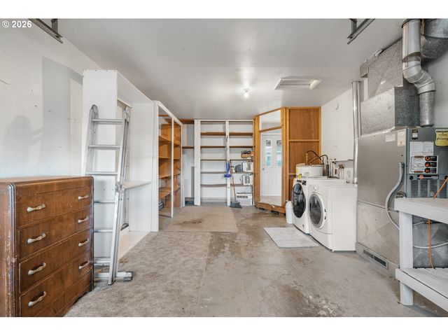 915 E MARQUAM St, Mt Angel, OR 97362