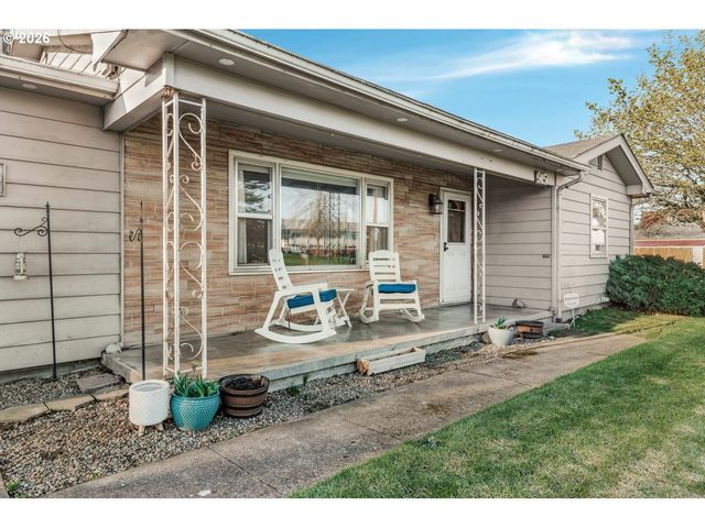 915 E MARQUAM St, Mt Angel, OR 97362