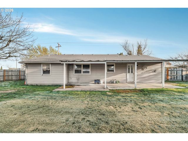 915 E MARQUAM St, Mt Angel, OR 97362