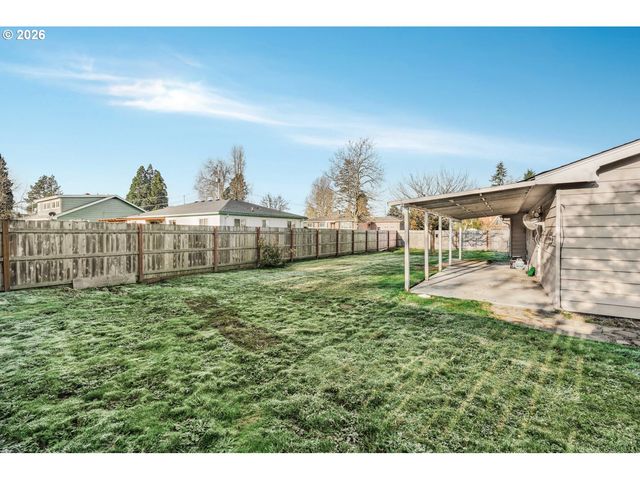 915 E MARQUAM St, Mt Angel, OR 97362