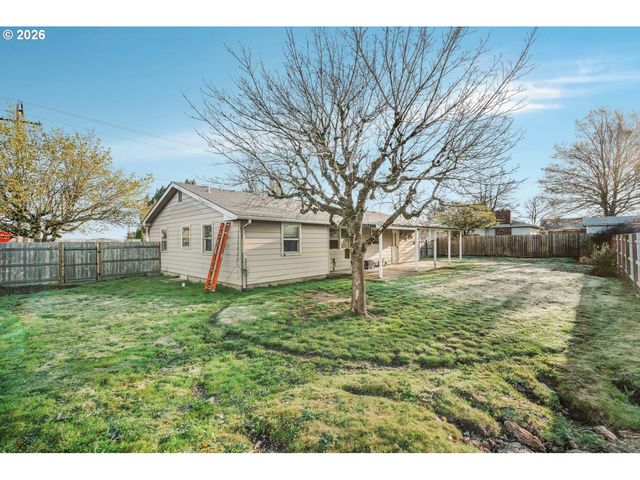 915 E MARQUAM St, Mt Angel, OR 97362