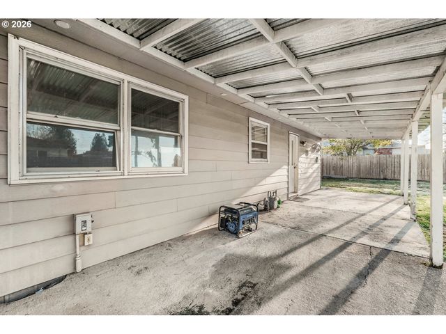 915 E MARQUAM St, Mt Angel, OR 97362