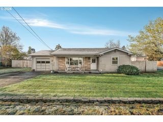 915 E MARQUAM St, Mt Angel, OR 97362