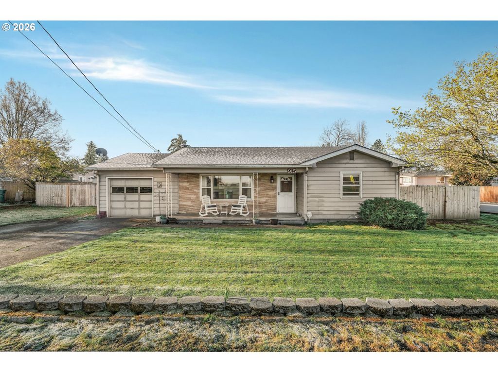 915 E MARQUAM St, Mt Angel, OR 97362