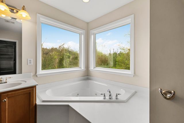 1412 Beech Hollow Ct, Nashville, TN 37211