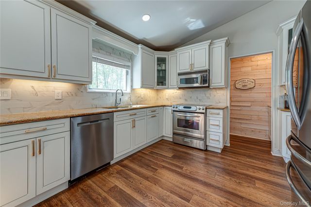 11 Arrowood Drive, Saint James, NY 11780
