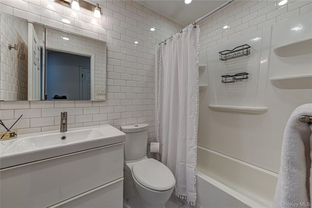11 Arrowood Drive, Saint James, NY 11780