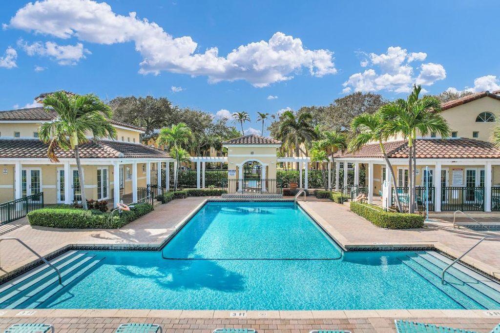 1030 Lake Shore 103 Drive 103, Lake Park, FL 33403