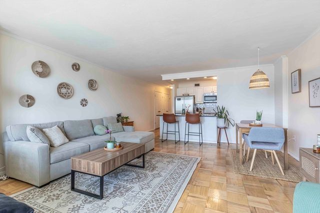 6 Whittier Place 14G, Boston, MA 02114