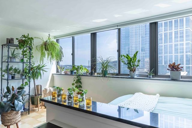 6 Whittier Place 14G, Boston, MA 02114