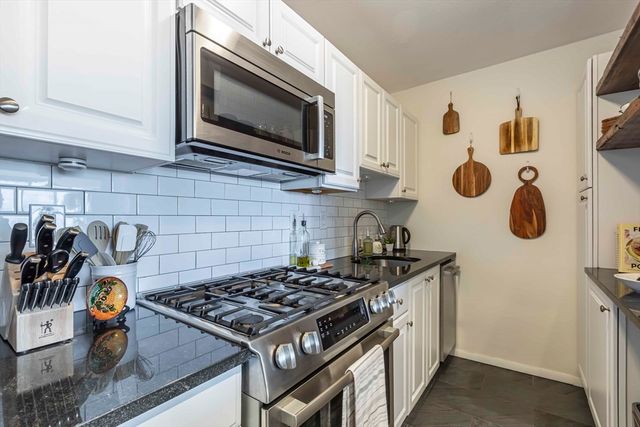 6 Whittier Place 14G, Boston, MA 02114