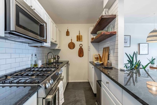 6 Whittier Place 14G, Boston, MA 02114