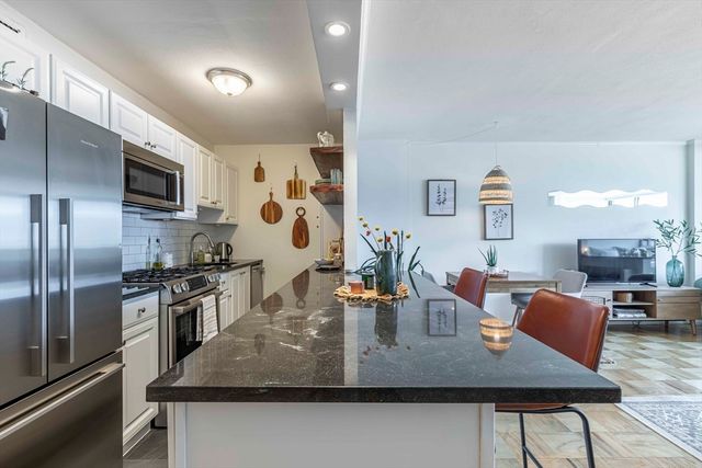 6 Whittier Place 14G, Boston, MA 02114