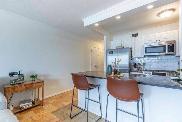 6 Whittier Place 14G, Boston, MA 02114