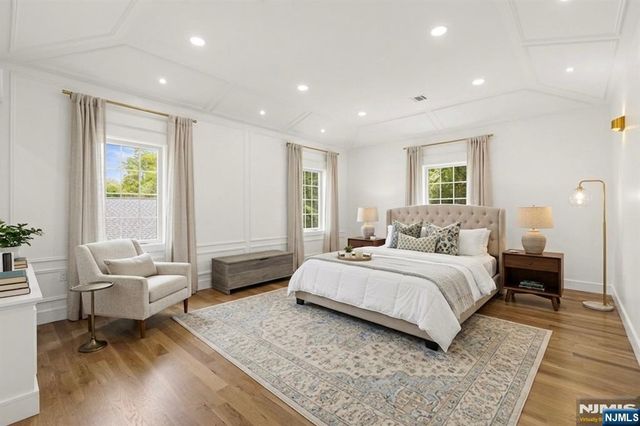 14 Beechwood Road, Ho-ho-kus, NJ 07423