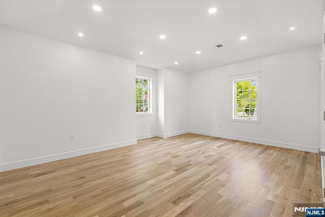 14 Beechwood Road, Ho-ho-kus, NJ 07423