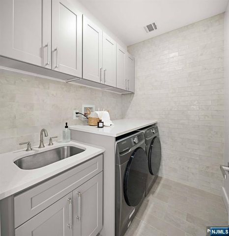 14 Beechwood Road, Ho-ho-kus, NJ 07423