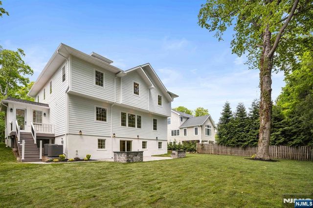 14 Beechwood Road, Ho-ho-kus, NJ 07423