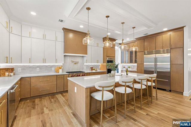 14 Beechwood Road, Ho-ho-kus, NJ 07423