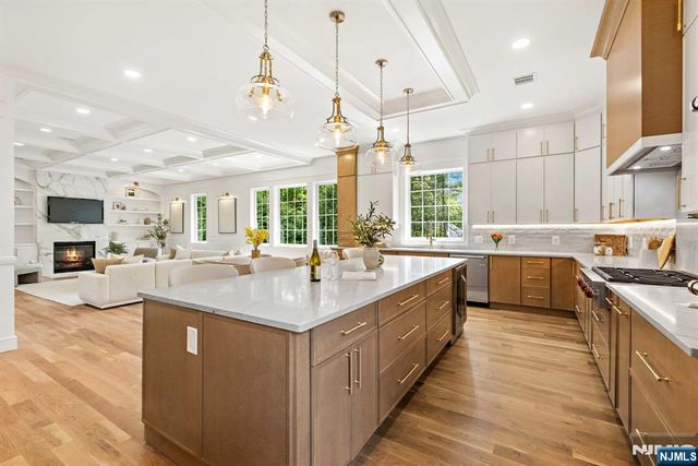14 Beechwood Road, Ho-ho-kus, NJ 07423