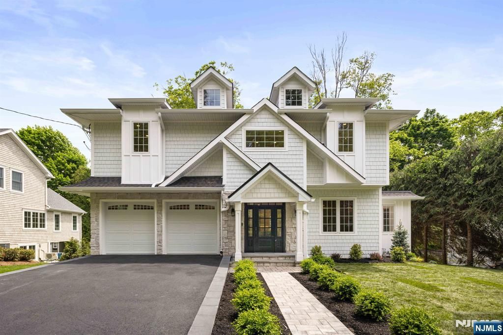 14 Beechwood Road, Ho-ho-kus, NJ 07423
