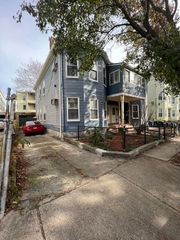 25 Rossmore St 1/2, Somerville, MA 02143