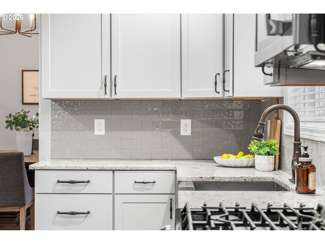 2512 Nw LOGAN St, Camas, WA 98607