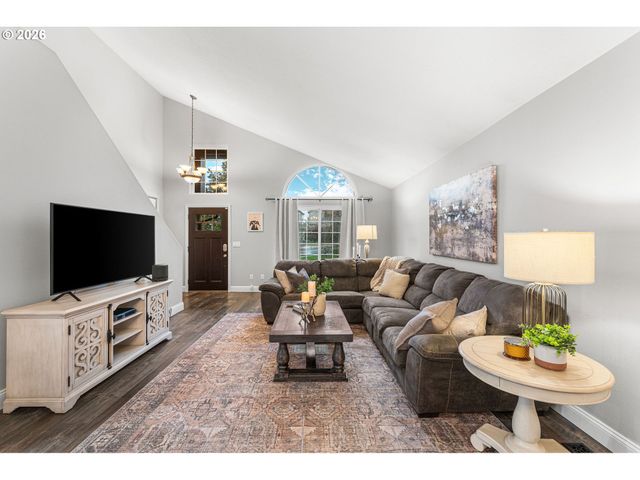 2512 Nw LOGAN St, Camas, WA 98607