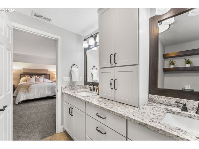 2512 Nw LOGAN St, Camas, WA 98607