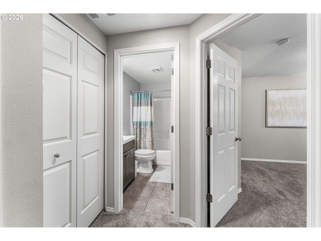 2512 Nw LOGAN St, Camas, WA 98607