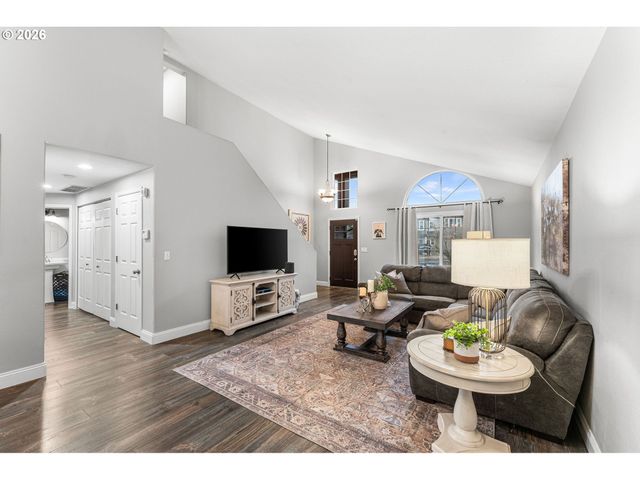 2512 Nw LOGAN St, Camas, WA 98607