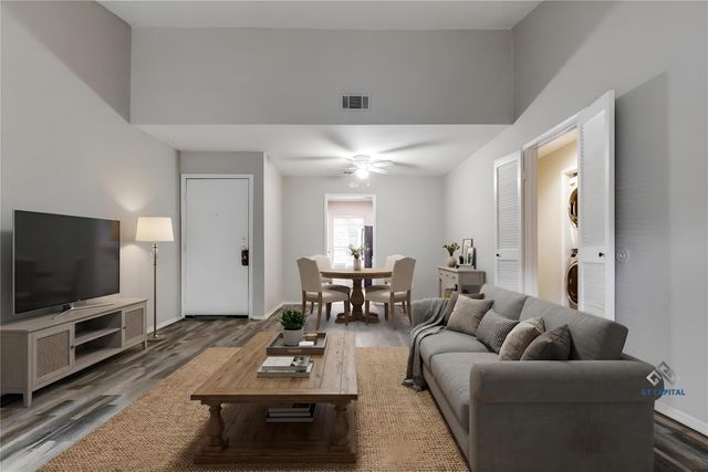 9707 Richmond Avenue 34, Houston, TX 77042