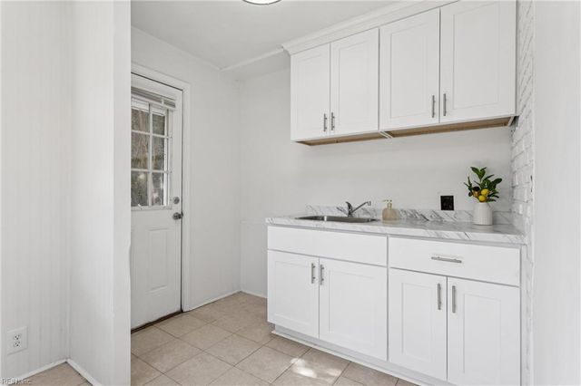 8227 Andrew LN, Norfolk, VA 23505