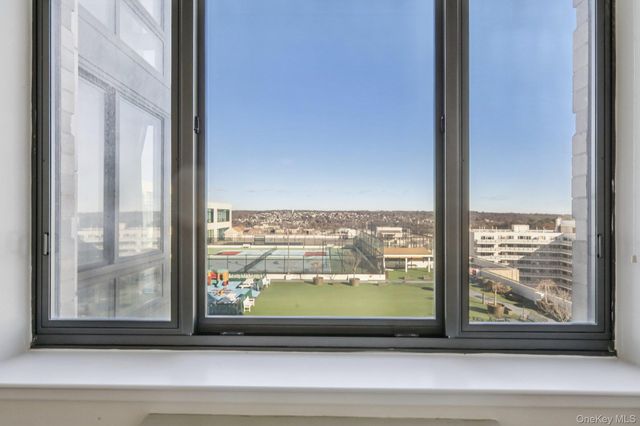 10 City Place 11G, White Plains, NY 10601