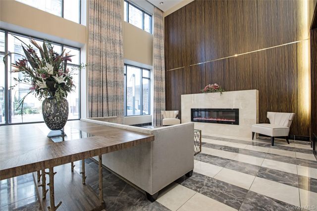 10 City Place 11G, White Plains, NY 10601