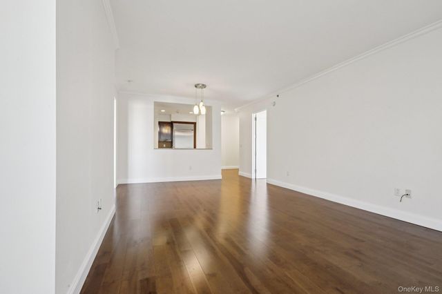 10 City Place 11G, White Plains, NY 10601